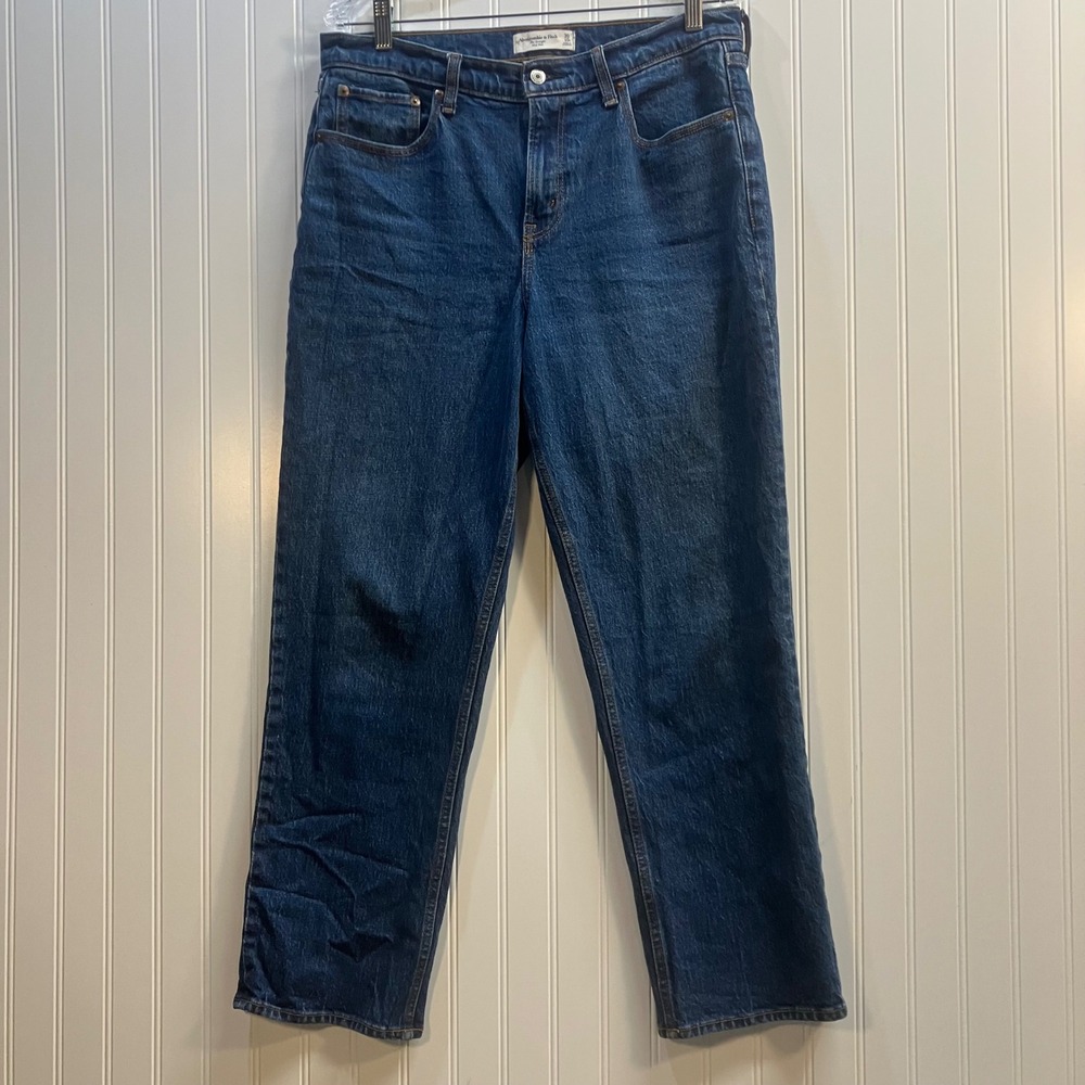 Abercrombie & Fitch Curve Love The Straight Mid Rise Jean Dark Wash 30/10S Short